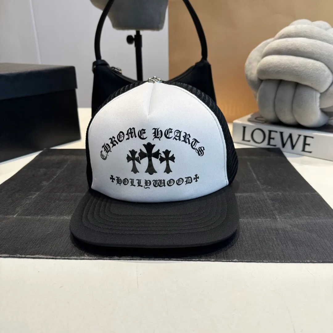 P50 Crow Heart 🆕🆕25 new baseball cap, personalized fashion classic cross logo, casual with a cool feeling, unisex style, same style for men and women! Very easy to match! Head circumference: 56-58cm is available